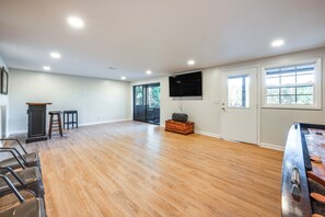 House (5 Bedrooms) | Interior