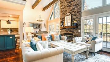 House (5 Bedrooms) | Interior