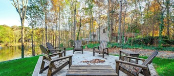 Dock & Hot Tub at High Rock Lake Retreat