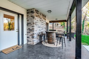 House (5 Bedrooms) | Interior
