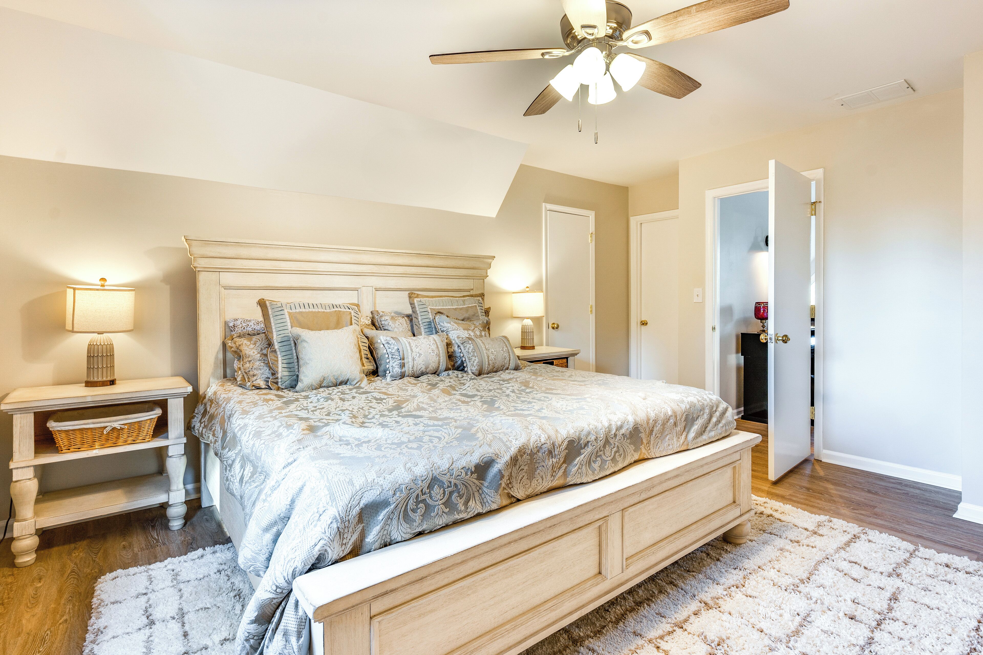 House (5 Bedrooms) | Interior