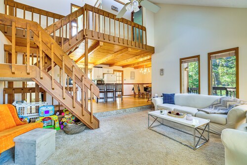 Walk to Beach: Arrowhead Lake Home