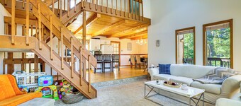 Walk to Beach: Arrowhead Lake Home