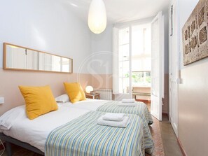 4 chambres, fer et planche à repasser, Wi-Fi, draps fournis