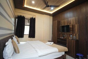 4 Schlafzimmer, Bügeleisen/Bügelbrett, WLAN