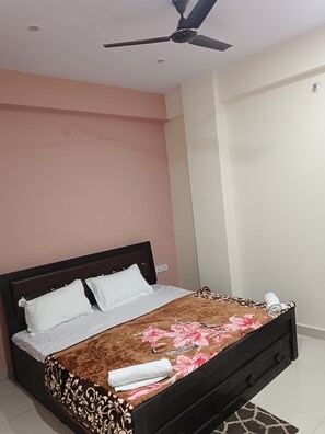 4 Schlafzimmer, Bügeleisen/Bügelbrett, WLAN