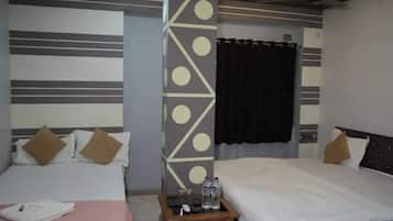 4 bedrooms, iron/ironing board, WiFi
