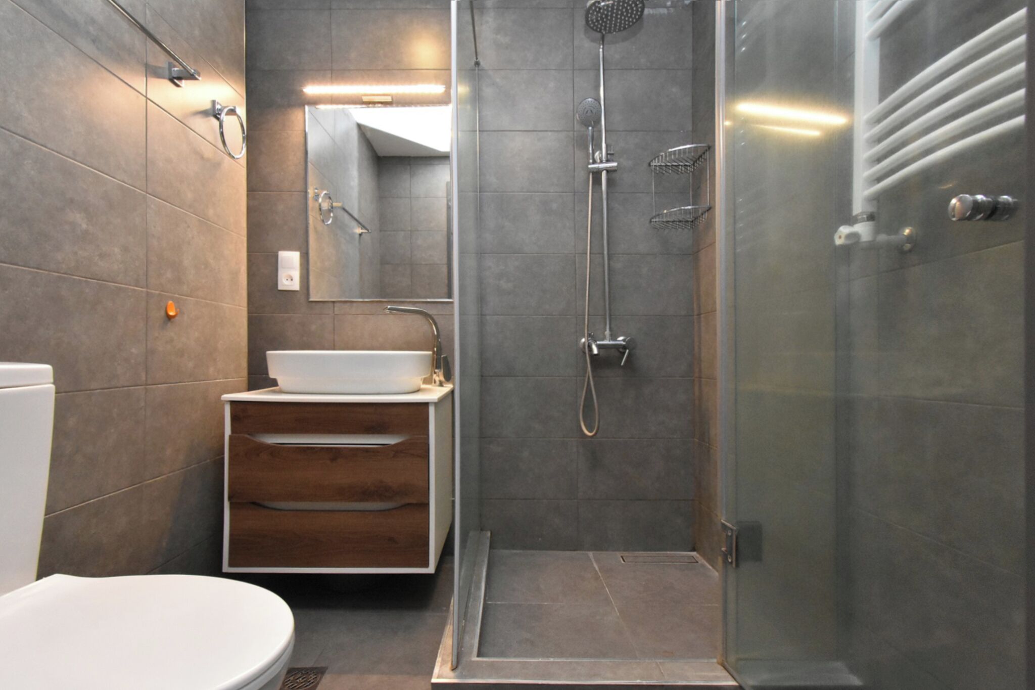 舒适公寓, 城市景观 | 浴室 | 免费洗浴用品、吹风机、拖鞋  、毛巾