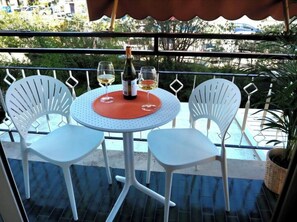 Outdoor dining - "Casa Aurelia 641" Elegant apartment near Vatican City. (Roma)
