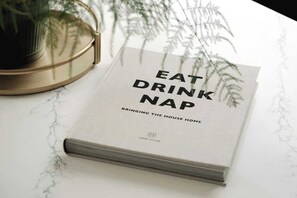 Unclassified image, 4 of 48, button