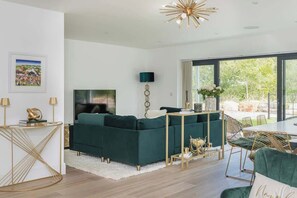 Unclassified image, 2 of 48, button