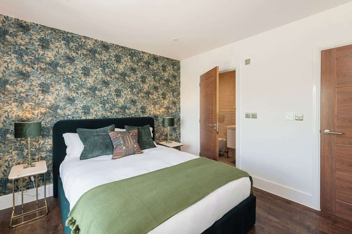 4 bedrooms, desk, iron/ironing board, travel crib