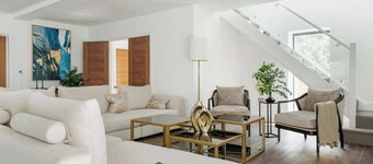 Blooms House - Cookswood