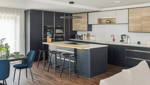 Kaffetrakter/tekoker, kjøleskap, mikrobølgeovn og ovn