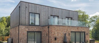 Blooms House - Cookswood