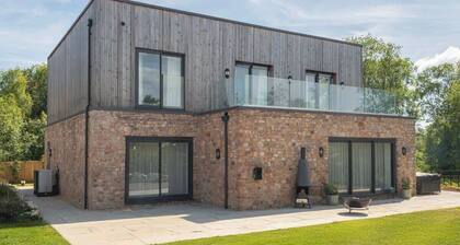 Blooms House - Cookswood