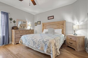 3 chambres, fer et planche à repasser, Wi-Fi, draps fournis