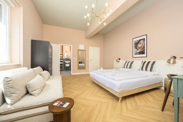 1 bedroom, desk, free WiFi, bed sheets