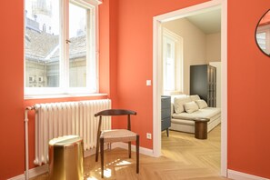 TV - Palais Palffy Hotel Suite in Central Vienna (Vienna)