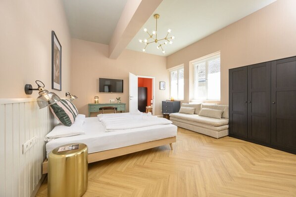 1 bedroom, desk, free WiFi, bed sheets