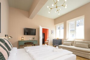 1 bedroom, desk, free WiFi, bed sheets - Palais Palffy Hotel Suite in Central Vienna (Vienna)