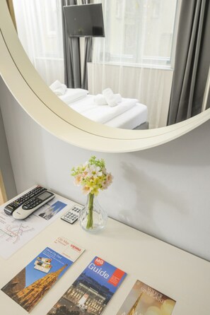 1 habitación, escritorio, wifi gratis y ropa de cama