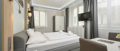 1 bedroom, desk, free WiFi, bed sheets