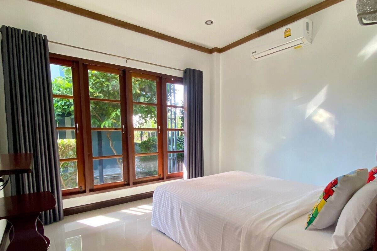 1 bedroom, desk, laptop workspace, free WiFi