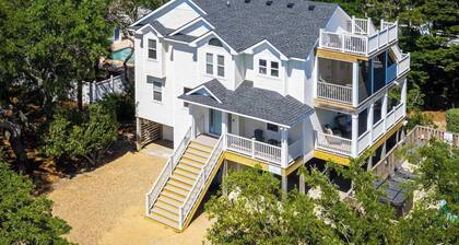 Oceanside Duck Retreat w Pool, Spa, Mins to Beach!