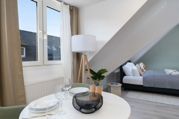 1 Schlafzimmer, Schreibtisch, Bügeleisen/Bügelbrett, Reisekinderbett