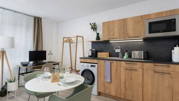 Fridge, microwave, stovetop, dishwasher