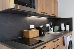 Fridge, microwave, stovetop, dishwasher