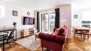 Unclassified image, 4 of 71, button - Chic Crystal Palace Flat with Balcony & Workspace (London)