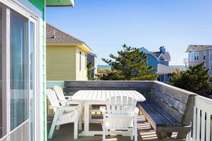 Outdoor dining - 1 min Walk to the Beach with Pool and Hot Tub! (Corolla)