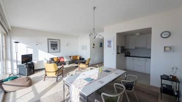 House | 2 bedrooms, desk, Internet