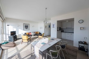House | 2 bedrooms, desk, Internet - Seaview Apartment on the Beach - Free Parking (Ostend)