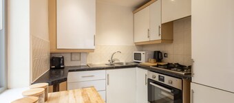Host Stay Bradshaw Close