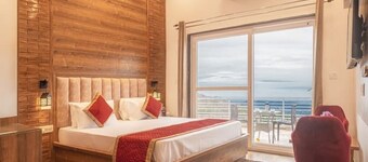 4 BR Lake View Kasauli cottage | Clouds View | AC