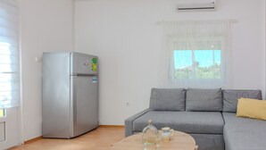 Comfort Apartment, Partial Sea View | Living area - Apartment Jozanovic (Vir)