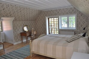 7 bedrooms, iron/ironing board, travel crib, free WiFi