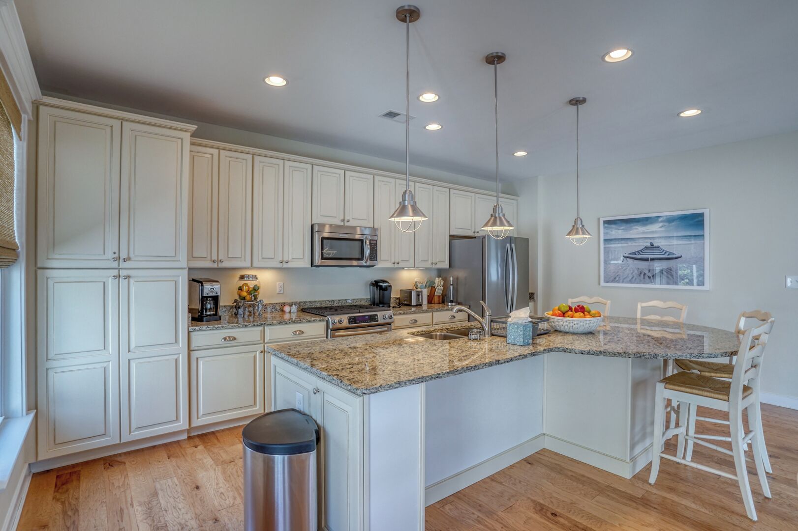 ثلاجة، ميكروويف، غسالة أطباق، محمصة خبز