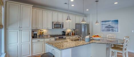 ثلاجة، ميكروويف، غسالة أطباق، محمصة خبز