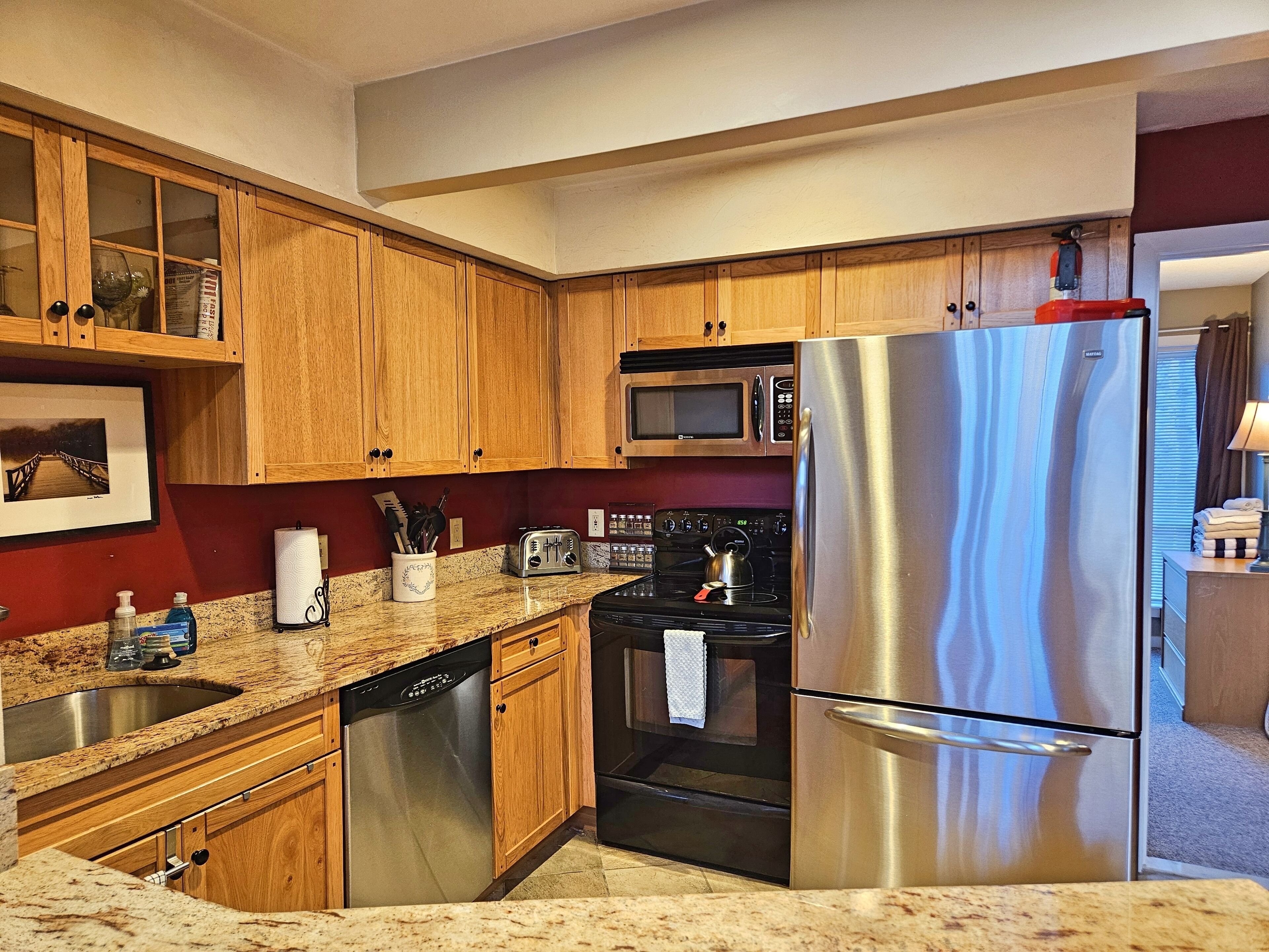 Coffee/tea maker, fridge, microwave, oven