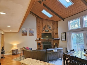 Smart TV, fireplace, books - Fireplace, ski shuttle, pool  & hot tub access, tennis. L3205 by LRS (Lincoln)