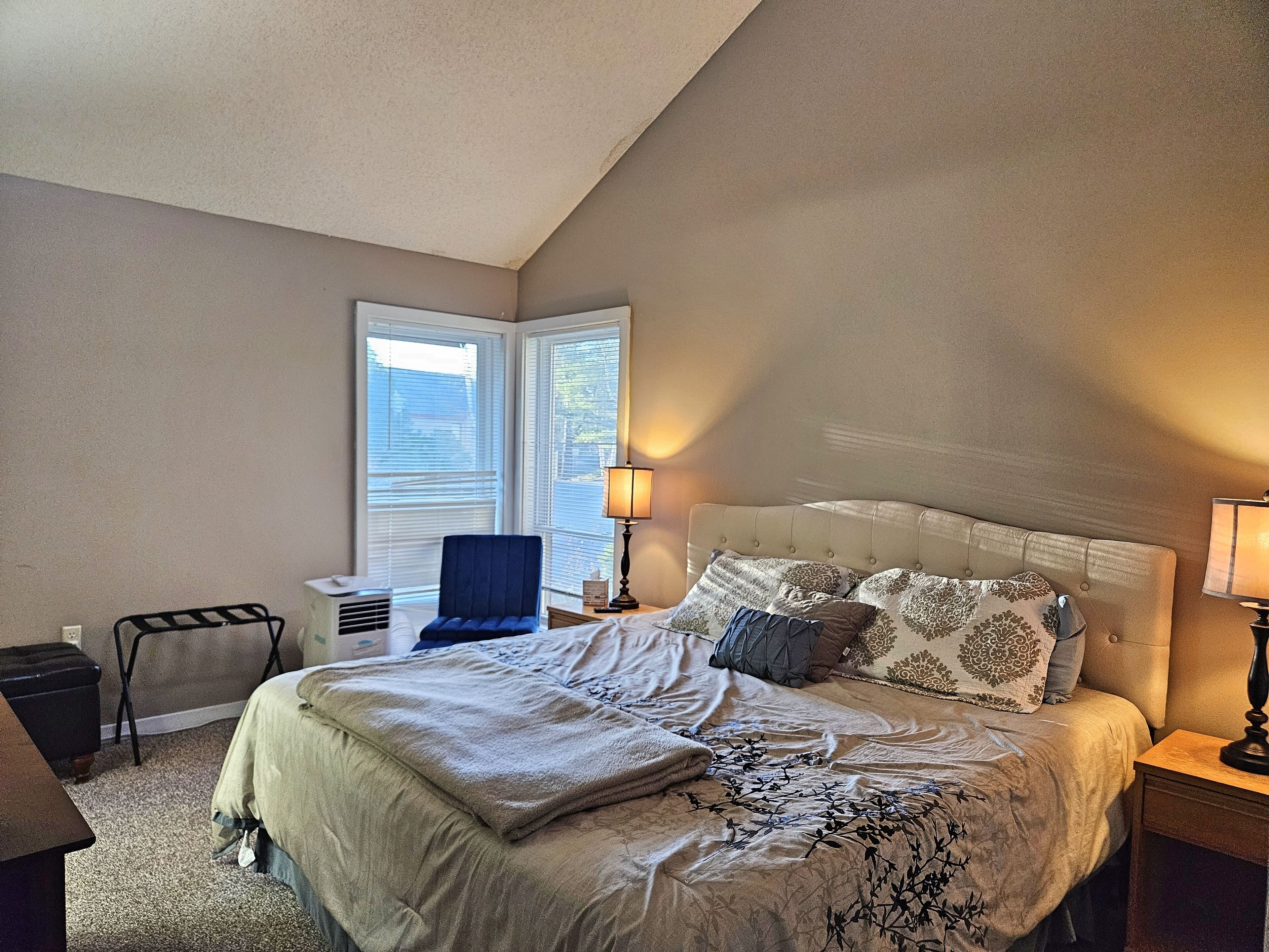 3 bedrooms, desk, iron/ironing board, WiFi (free)