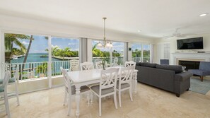 Smart TV, DVD player