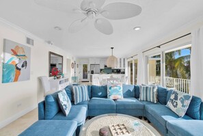 Living area - Sundance: Ocean View, Dock, Pool, Elevator, Beach, Kayaks, Ice Machine (Marathon)
