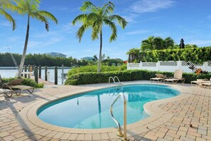 Pool - Sundance: Ocean View, Dock, Pool, Elevator, Beach, Kayaks, Ice Machine (Marathon)