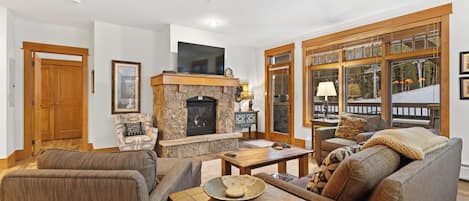 TV, fireplace