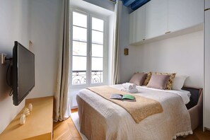 1 Schlafzimmer, Schreibtisch, Bügeleisen/Bügelbrett, Reisekinderbett